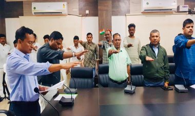 अधिकारियों और कर्मचारियों को दिलाई गई मतदाता जागरूकता की शपथ