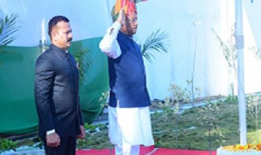 मुख्यमंत्री विष्णु देव साय ने सर्किट हाउस में किया ध्वजारोहण