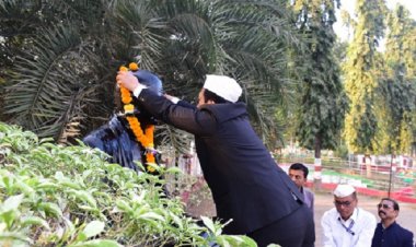 कलेक्टर ने कलेक्टोरेट परिसर में किया ध्वजारोहण