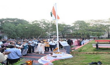 सीईओ जिला पंचायत ने किया ध्वजारोहण