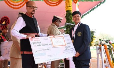 राज्यपाल ने बलौदाबाजार जिले के दो बच्चों को किया सम्मानित