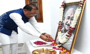 CM विष्णुदेव साय ने महात्मा गांधी की पुण्यतिथि पर किया श्रद्धासुमन अर्पित