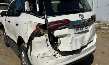 मध्य प्रदेश कांग्रेस अध्यक्ष जीतू पटवारी की कार को ट्रक ने पीछे से मारी तेज टक्कर