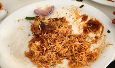 बिरयानी में कॉकरोच, ग्राहक ने न्यू अशोका बिरयानी रेस्टोरेंट से मंगाया था