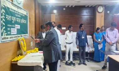 मौन धारण कर शहीदों को किया गया नमन