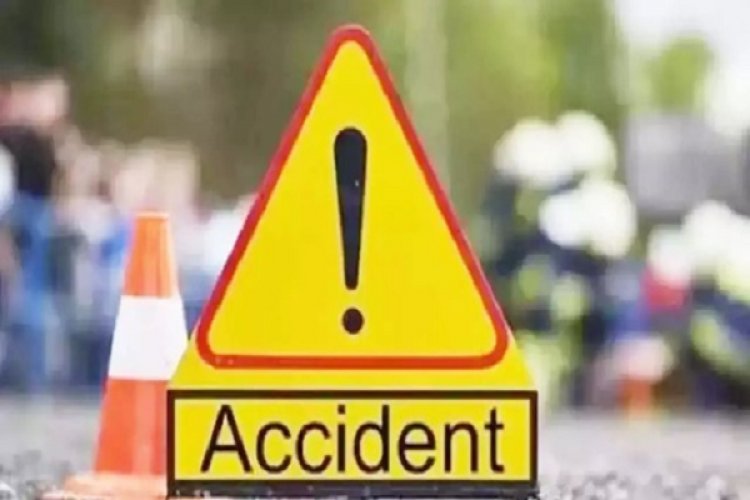 सड़क हादसा : ट्रक की टक्कर से तीन लोगों की मौत
