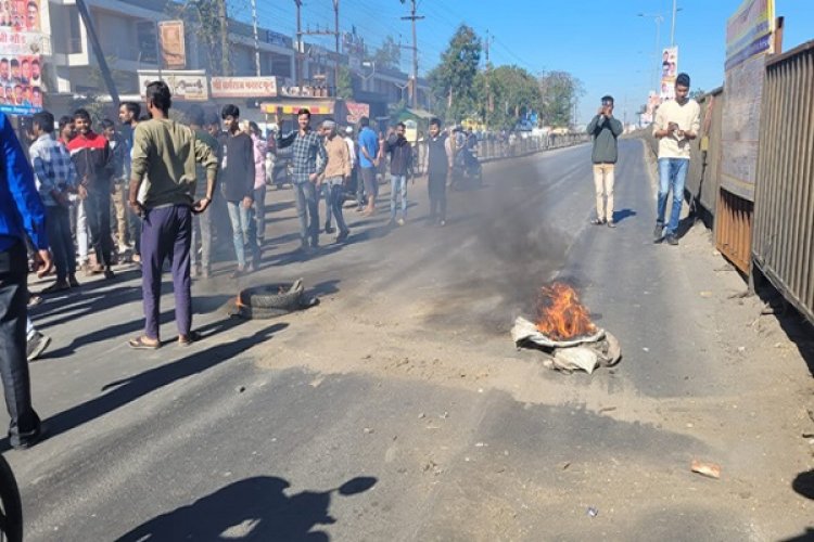 यूनियन कार्बाइड का कचरा जलाने के विरोध में पीथमपुर-सागौर पूरा बंद, चक्काजाम की कोशिश