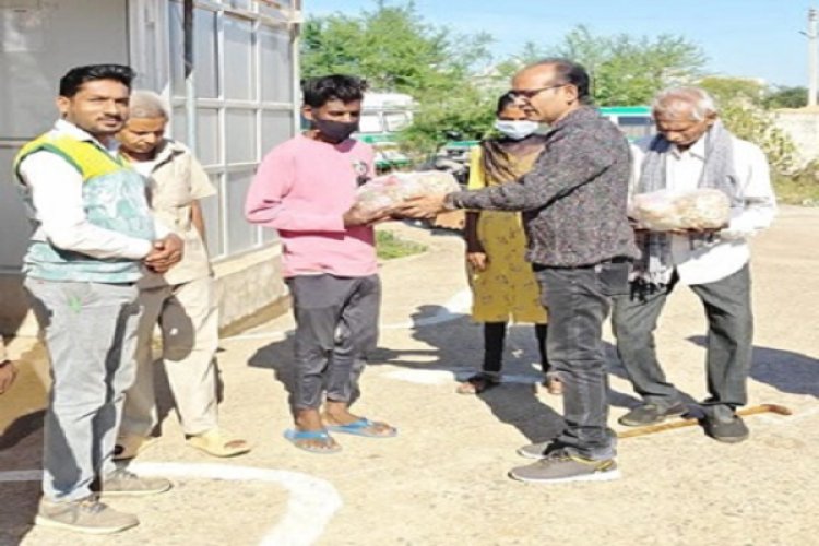 टीबी मरीजों को वितरित किया फूड बास्केट