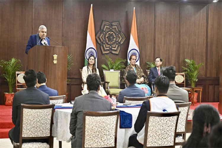 वेद इतिहास नहीं है बल्कि मानव समाज के भविष्य के प्रारुप: धनखड़