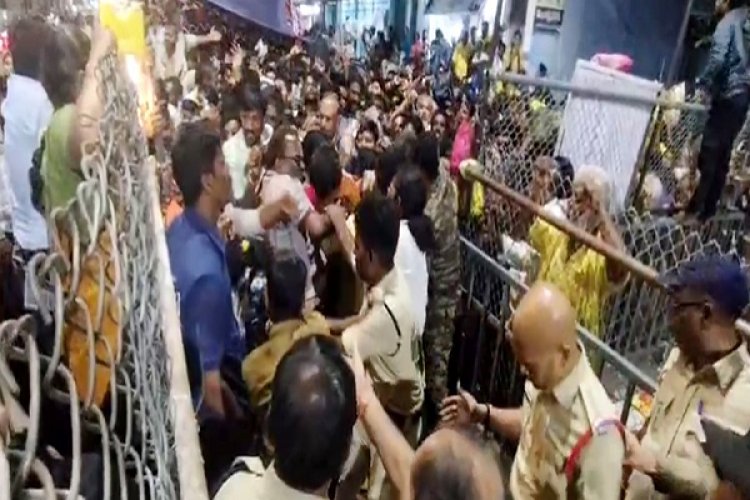 तिरुपति मंदिर में भगदड़: 6 की मौत, 40 से ज्यादा घायल....