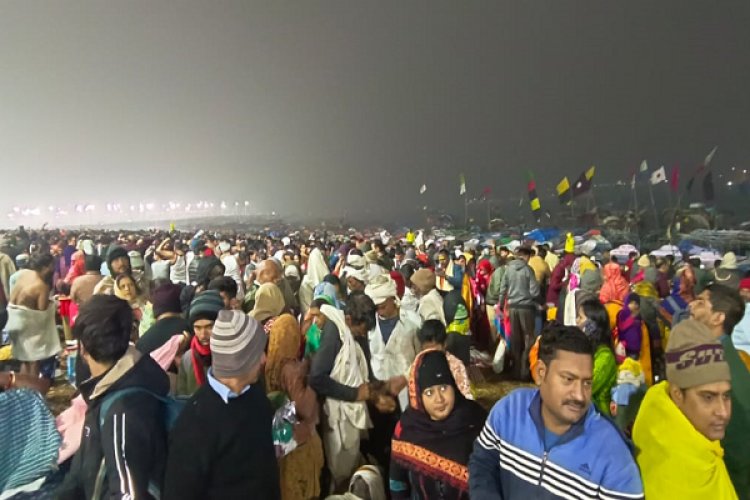 महाकुंभ शुरू... पौष पूर्णिमा पर 1 करोड़ श्रद्धालु करेंगे संगम स्नान, 12 किमी पैदल चल रहे; देखें वीडियो