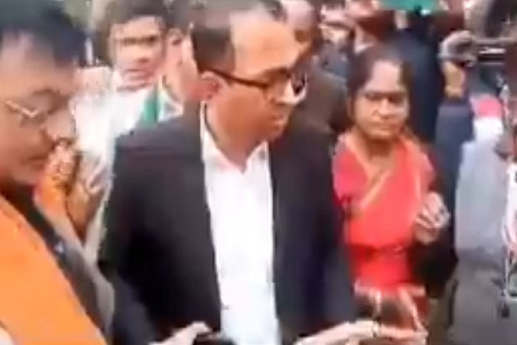 'ज्यादा हेकड़ी में रहोगे तो बाहर फेंकवा देंगे': श्रम मंत्री का वीडियो हो रहा वायरल...