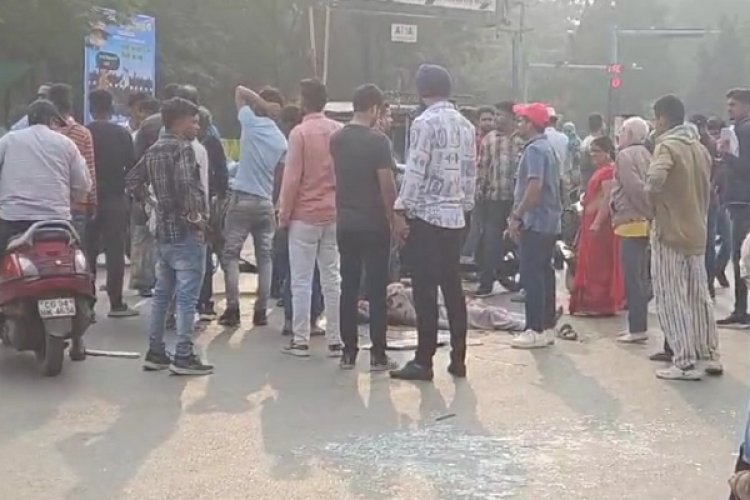 राजधानी में हादसा: सड़क पार कर रही महिला को कार ने मारी टक्कर...