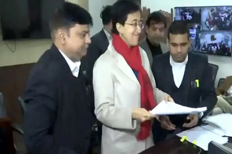 दिल्ली चुनाव: सीएम आतिशी ने कालकाजी विधानसभा क्षेत्र से भरा नामांकन