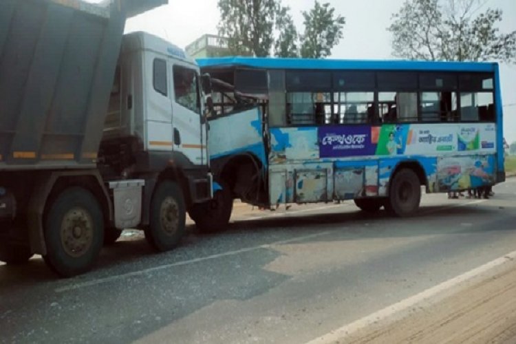 ट्रक की टक्कर से तीन व्यक्तियों की मौत