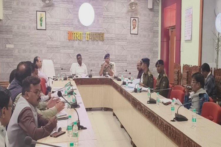 हेलमेट व सीट बेल्ट का उपयोग नहीं करने वालों के खिलाफ करें कार्रवाई : कलेक्टर