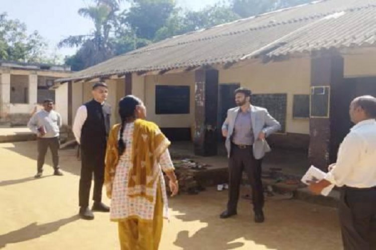 कलेक्टर ने मतदान केंद्रों का लिया जायजा, मतदान केंद्रों में मूलभूत सुविधाओं की उपलब्धता और अन्य व्यवस्था की ली जानकारी