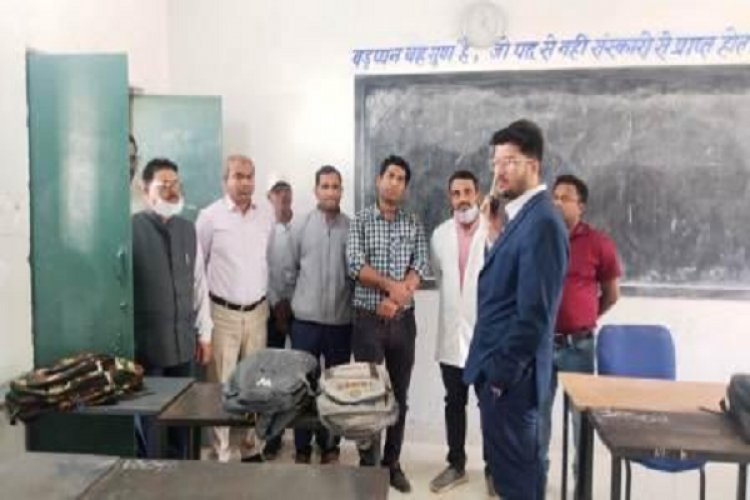 कलेक्टर ने खपराड़ीह स्कूल में छात्रों क़ी स्थिति का लिया जायजा