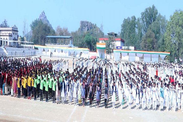 गणतंत्र दिवस के अंतिम पूर्वाभ्यास में जवानों ने दी राष्ट्रध्वज को सलामी