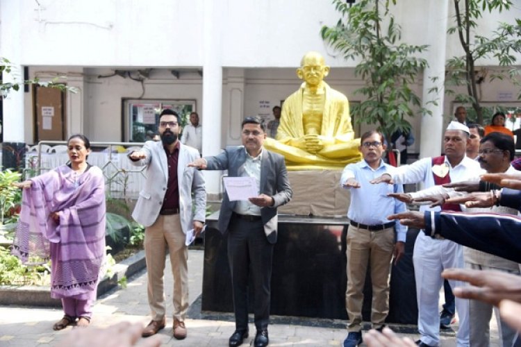 संभागायुक्त व कलेक्टर ने मतदाता दिवस पर दिलाई शपथ