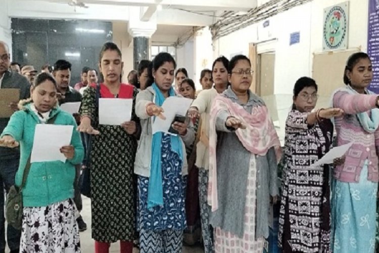 राष्ट्रीय मतदाता दिवस पर कलेक्ट्रेट के अधिकारियों-कर्मचारियों ने ली शपथ
