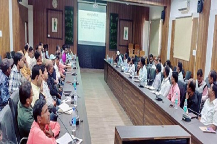 मतदान अधिकारियों को प्रथम चरण का दिया गया प्रशिक्षण