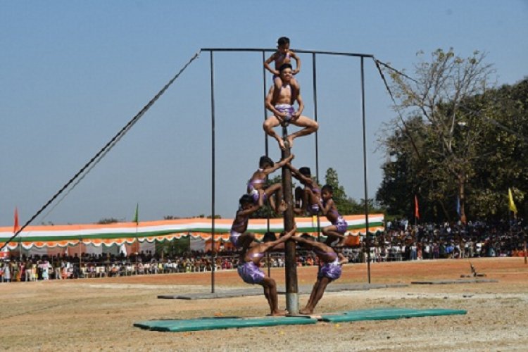 अबूझमाड़ के बच्चों मलखंब विधा के हैरतअंगेज प्रदर्शन से लोग हुए मंत्रमुग्ध