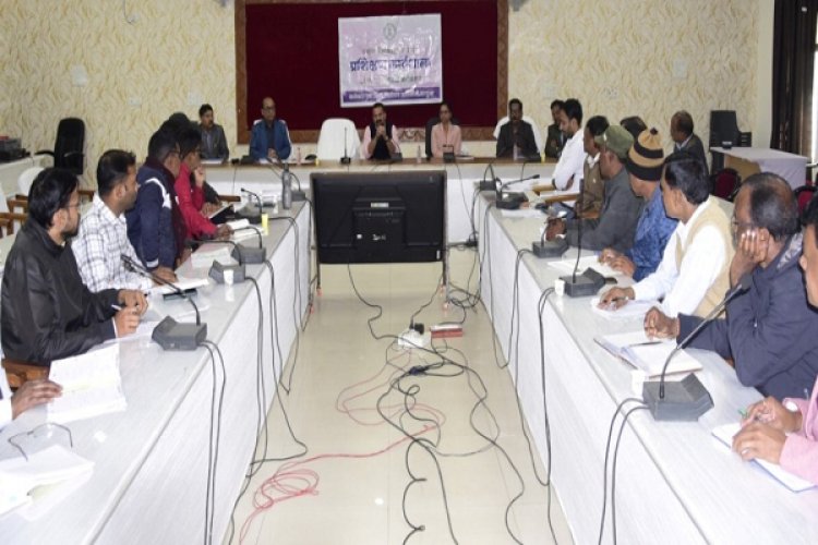 कर्तव्यों का निर्वहन पूर्ण जवाबदेही के साथ करें सेक्टर अधिकारी : कलेक्टर