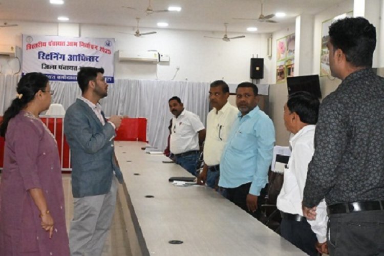 कलेक्टर ने पंचायत चुनाव के लिए नाम निर्देशन पत्र दाखिल करने क़ी कार्यवाही का लिया जायजा