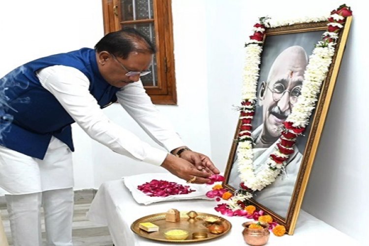 CM विष्णुदेव साय ने महात्मा गांधी की पुण्यतिथि पर किया श्रद्धासुमन अर्पित