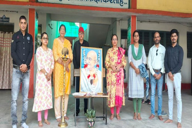 शहीदों की स्मृति में जिले भर में रखा गया दो मिनट का मौन