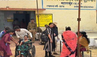 दिव्यांग मतदाता उषा बाई कन्नौज ने मतदान कर जागरूकता का दिया संदेश