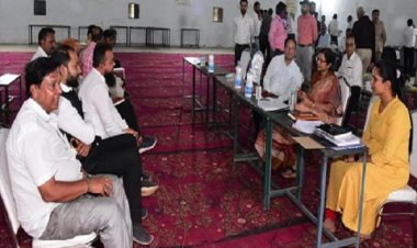 प्रेक्षक तथा कलेक्टर ने मतदान पश्चात अभ्यर्थियों एवं अभिकर्ताओं की बैठक लेकर संवीक्षा की