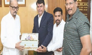 बाबा की बारात का आमंत्रण कार्ड राज्यपाल को देने राजभवन रायपुर पहुंचे दया सिंह