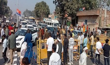 छुट्टी वाले दिन महाकुंभ में भारी भीड़, स्टेशनों पर श्रद्धालुओं का रेला