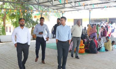 कलेक्टर ने किया भानुप्रतापपुर जनपद के मतदान केंद्रों का निरीक्षण