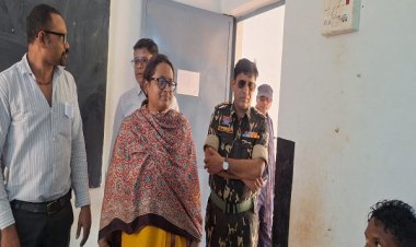 कलेक्टर-एसपी ने किया मतदान केंद्रों का निरीक्षण