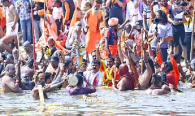 महाशिवरात्रि पर उपमुख्यमंत्री ने शर्मा ने त्रिवेणी संगम में शाही स्नान किया