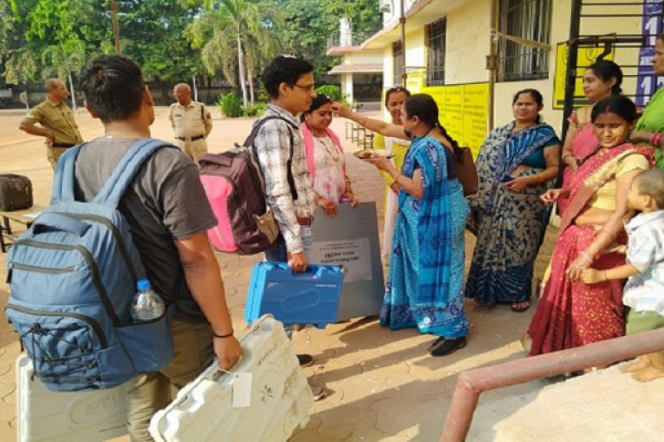 मतदान दलों का केंद्र में हुआ स्वागत