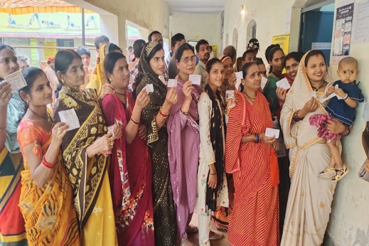छत्तीसगढ़ के 10 नगर निगम, 49 नगर पालिका सहित 173 निकायों में मतदान को लेकर उमड़ रहे वोटर्स
