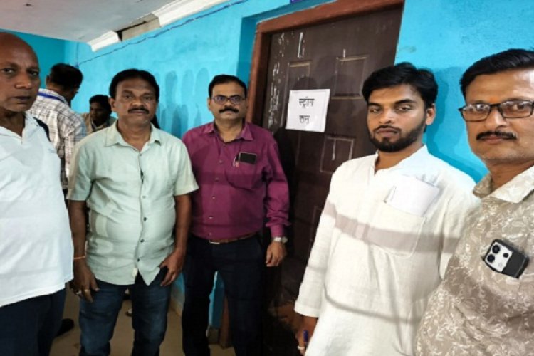 बालोद जिले के ईवीएम मशीनों को स्ट्रांग रूम में सील कर किया गया सुरक्षित
