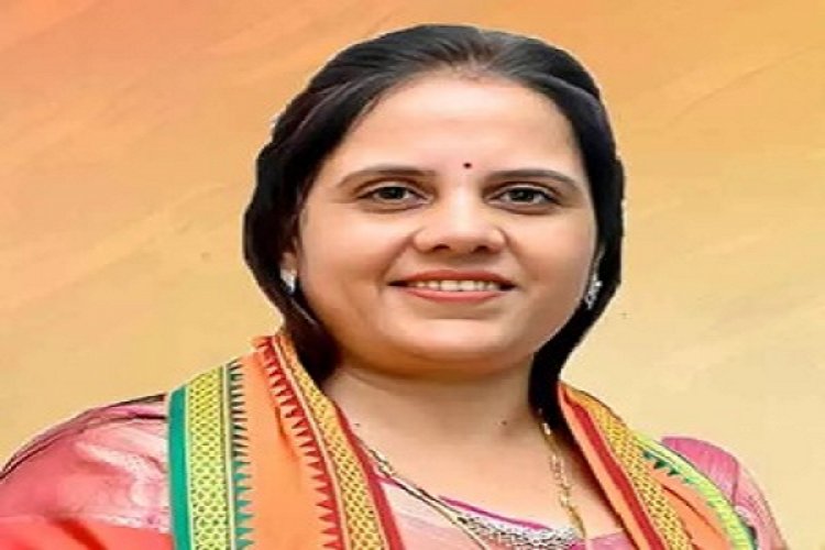 46404 वोटों से मीनल चौबे की बढ़त बरकरार