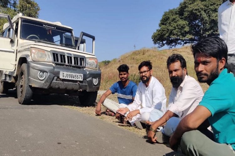 रतलाम के सैलाना विधायक ने फिर शराब लेकर जा रहे वाहन को पकड़कर पुलिस को सौंपा