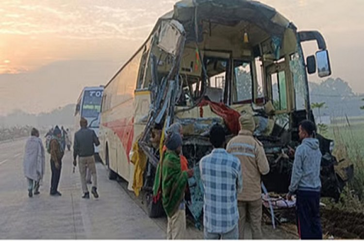 हाईवे पर आपस में भिड़े कई वाहन, नौ श्रद्धालुओं की मौत; 32 घायल
