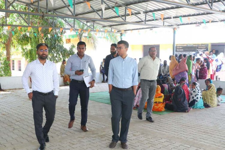 कलेक्टर ने किया भानुप्रतापपुर जनपद के मतदान केंद्रों का निरीक्षण
