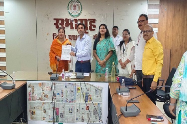 जिला पंचायत : चार विजयी प्रत्याशियों को दिया गया प्रमाण पत्र