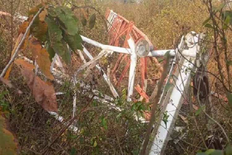 जर्जर टॉवर गिरने से रेडियो प्रसारण बंद