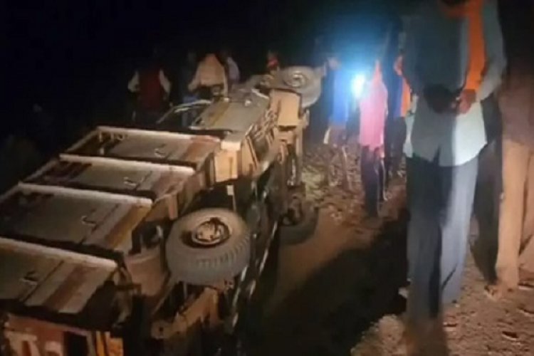 बोलेरो पलटने से 15 लोग घायल