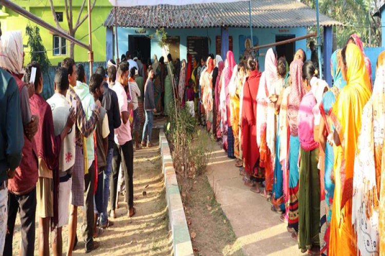 भैरमगढ़ जनपद पंचायत में 60 ग्राम पंचायतों के लिए 89 केंद्रों में वोटिंग जारी