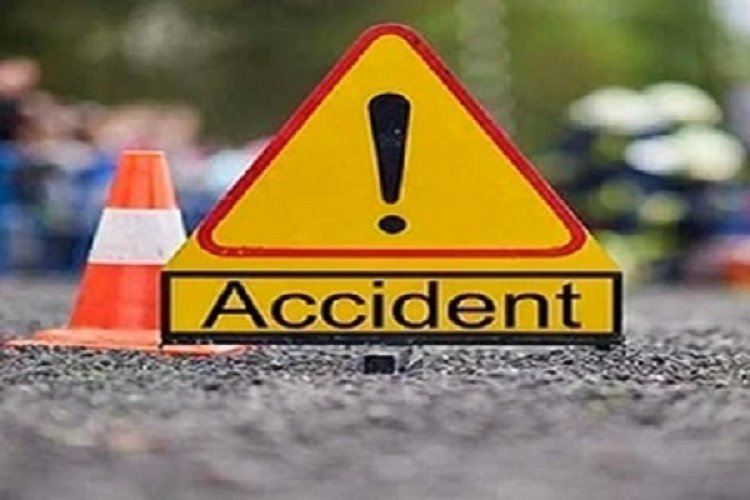 हाथरस सड़क हादसे में मरने वालों की संख्या बढ़कर 4 हुई